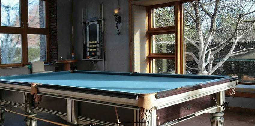 Какими должны быть окна для деревянного дома — пластиковые или деревянные?