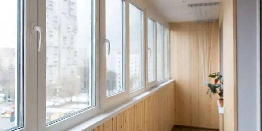 Почему замерзают окна на балконе, и что с этим делать - 1