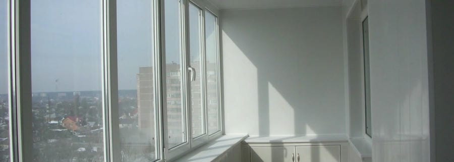 Какие параметры стоит учесть при выборе типа остекления балкона?