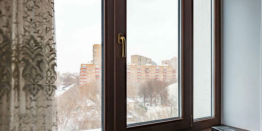 Что делать, если заклинило окно ПВХ? Инструкция