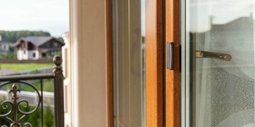 Что делать, если заклинило окно ПВХ? Инструкция