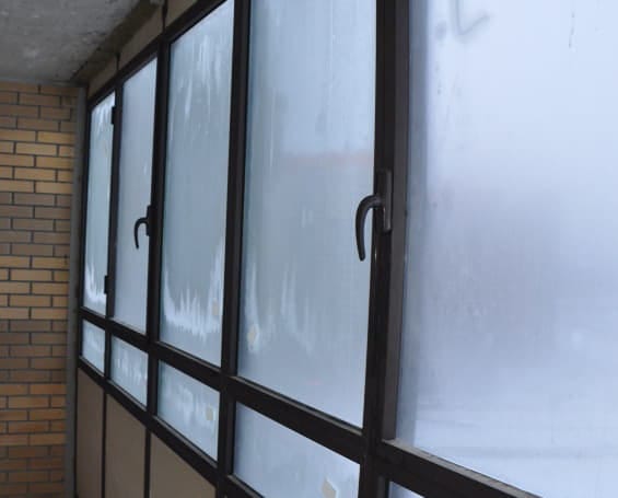 Почему на окнах появляется конденсат и как с эти бороться?