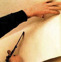 Оклейка обоями потолка