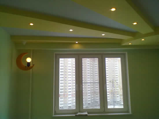 Солнечное небо на потолке в детской